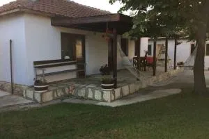 Guest House Kostadinovi - Khadzhi Dimitŭr