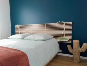 LOcéan à 100m via une venelle privée, la Ville Close à 500m, lArchipel des Glénan à lhorizon