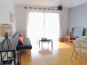 LOcéan à 100m via une venelle privée, la Ville Close à 500m, lArchipel des Glénan à lhorizon