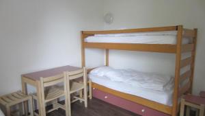 Maisons de vacances Centre de Vacances CPCV Normandie a 50 metres de la plage de Houlgate : photos des chambres