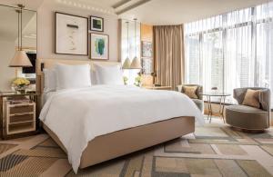 Terrace Room King room in Four Seasons Hotel London at Park Lane