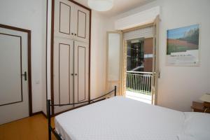 M027 - Marcelli, trilocale con terrazzo a 150 metri dal mare