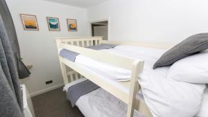 Oceanside Croyde, Scandi inspired cottage close to Croyde Beach - Sleeps 6