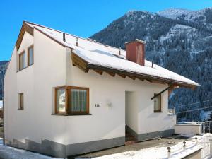 Apartment Niederhof by Interhome - 3-star hotels in Kappl