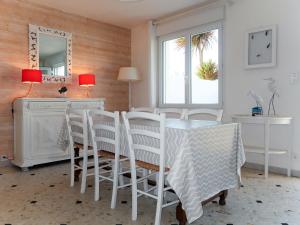 Maisons de vacances Holiday Home Rendez-vous a la plage - PZV101 by Interhome : photos des chambres