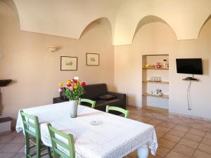 Apartment Le Volte - PTB190 by Interhome