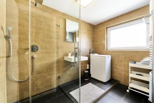 City Apartment Hasenheide - Wohnung mit 3 Schlafzimmern und Balkon mit Landschaftsblick