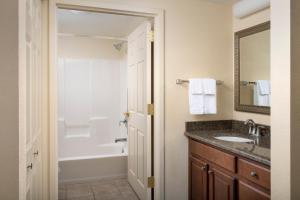 Queen Studio Suite room in Staybridge Suites North Brunswick an IHG Hotel