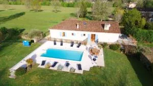 Maison spacieuse à Saint-Pierre-de-Côle avec piscine privée - Négrondes