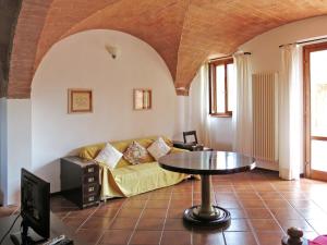 Apartment Le Palaie - Mangiatoia by Interhome