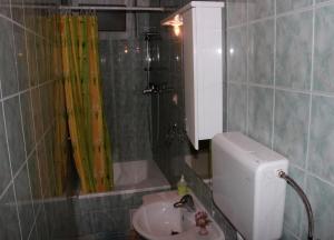 Guest house with garden - Zuvan