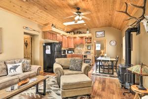 Holiday Home room in Red Lodge Retreat with Hot Tub 3 Blocks to Dtwn