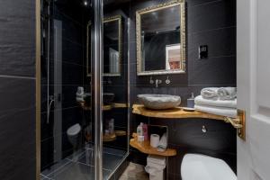 The Alamo Guest House