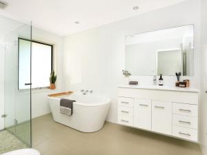 Isthmus on North Kiama Drive