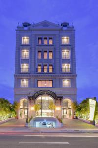 Grand Senyum Hotel, Tugu Yogyakarta