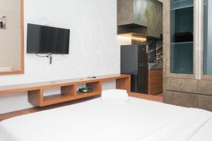 Studio Modern Japanese Style near Aeon BSD at B Residence Apartment By Travelio