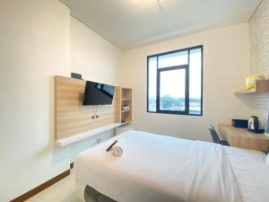 Comfortable Studio Semi Apartment at The Lodge Paskal near BINUS University By Travelio