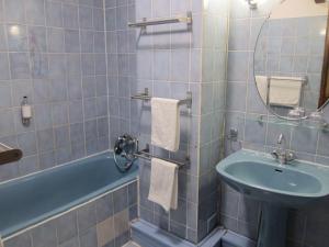 Hotels Auberge des Deux Rivieres : Chambre Familiale avec Baignoire