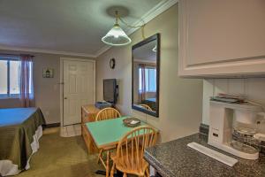Southern Maine Retreat Less Than 2 Mi to Wells Beach!