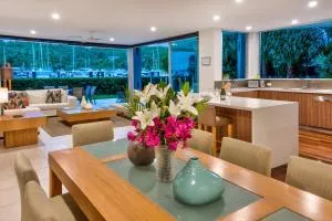 Pavillions 11 on Hamilton Island, waterfront apartment with private pool and buggy - Long Island
