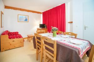 Les Balcons PROCHE PARC NATIONAL VANOISE appartements 2 pieces 6 pers MONTAGNE SUPERIEUR : photos des chambres