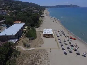 Residence Le Palme - Appartamenti sul mare - Spiaggia tra Palinuro e Caprioli - Caprioli