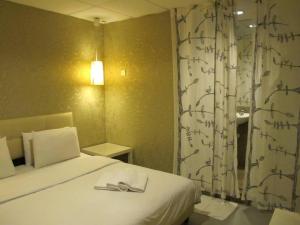 7 Star Hotel