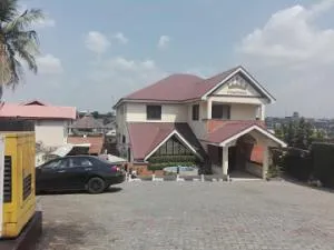 Room in Lodge - Choice Suites 111 formerly Crown Cottage Hotel Ikeja - Otta