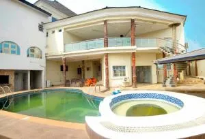 Room in Lodge - Royal Signature Suites and Apartments - Ibadan