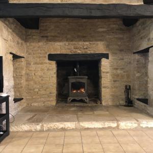 Maisons de vacances Blacksmiths Cottage in Blanzay - 3 beds : photos des chambres