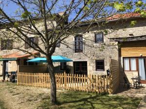 Maisons de vacances Blacksmiths Cottage in Blanzay - 3 beds : photos des chambres