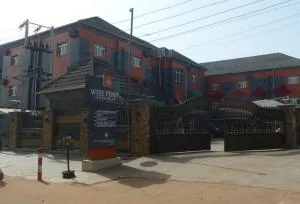Room in Lodge - Wise Penny Suites and Spa - Asaba
