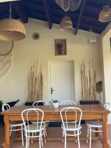 Le Patio, chambres d hôtes pour adultes en Camargue, possibilité de naturisme à la piscine,