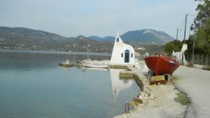 NEW GUESTHOUSE CLOSE TO CENTRE, SEA AND BUSES Korinthia Greece