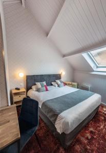 Hotels Logis Les Hauts de Montreuil / Le Patio : photos des chambres