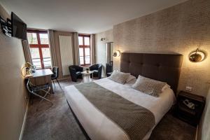 Hotels Logis Les Hauts de Montreuil / Le Patio : photos des chambres