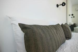 Phaedrus Living Seaside Flat Lighthouse 63