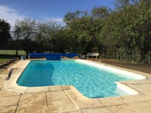 Maisons de vacances Beautiful cottage with private pool in France : photos des chambres