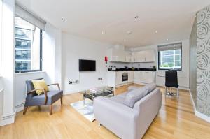 Red Lion Court by City2Stay