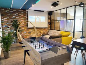 Appartements Capsule Gaming balneo & billard & babyfoot & sauna 2 chambres : photos des chambres