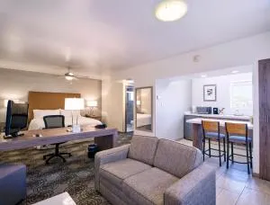 奇瓦瓦假日套房酒店 - Nombre de Dios