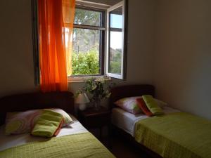 Apartment Deni-70m from beach