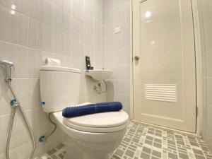 Smart Studio Room Semi Apartment at The Lodge Paskal near BINUS University By Travelio