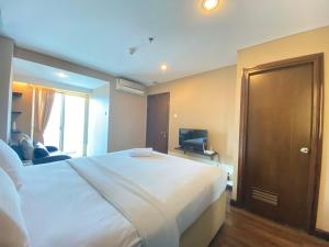 Deluxe & Well Appointed 2BR at El Royale Apartment By Travelio