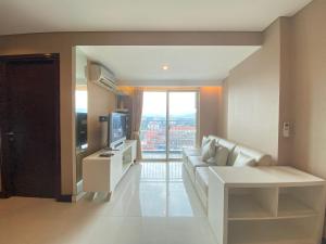 Deluxe & Well Appointed 2BR at El Royale Apartment By Travelio