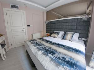 Deluxe Double Room room in Crowned Hotel