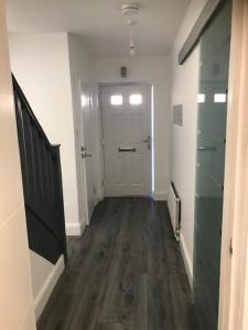 Modern Comfort House On Eamont RD