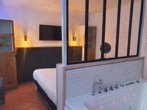 Hotels The Originals Boutique, Clair Hotel, Martigues (Inter-Hotel) : photos des chambres