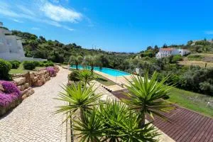 LovelyStay - Divine 3BDR Duplex House w/ Pool & Garden - Vale da Ursa