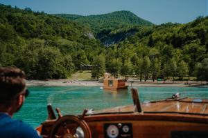 Bateaux Les Toues Cabanees du lac : photos des chambres